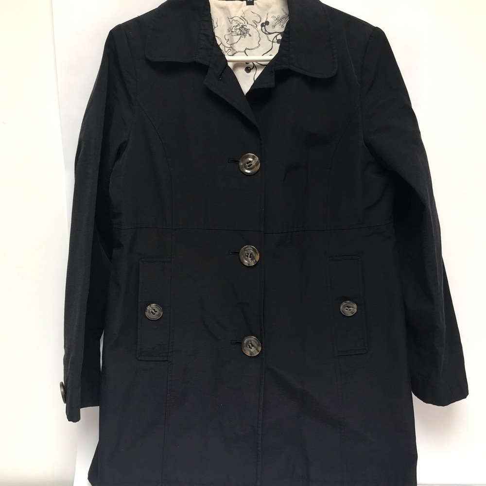 Raincoat with button trim and pockets
